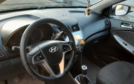 Hyundai Solaris II рестайлинг, 2011 год, 540 000 рублей, 21 фотография