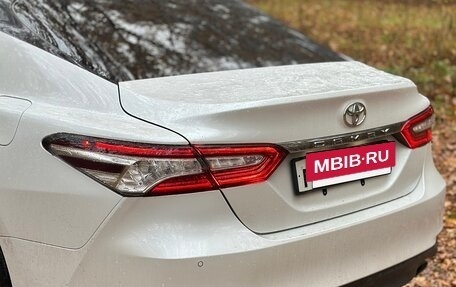 Toyota Camry, 2022 год, 3 700 000 рублей, 4 фотография