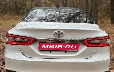 Toyota Camry, 2022 год, 3 700 000 рублей, 5 фотография