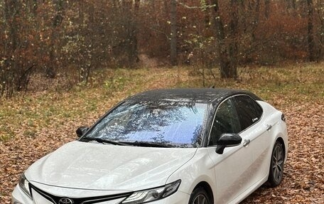 Toyota Camry, 2022 год, 3 700 000 рублей, 2 фотография