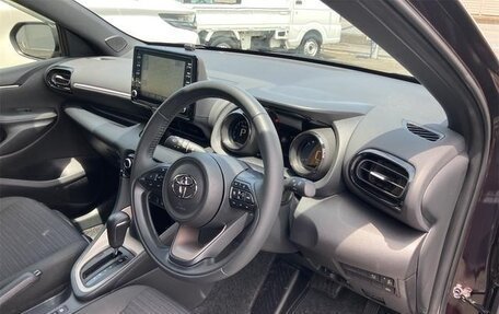 Toyota Yaris, 2023 год, 1 080 060 рублей, 17 фотография