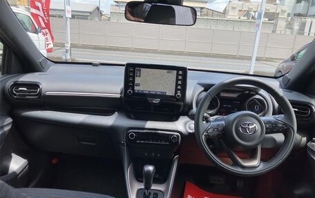 Toyota Yaris, 2023 год, 1 080 060 рублей, 18 фотография