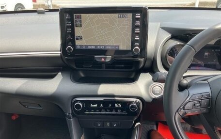 Toyota Yaris, 2023 год, 1 080 060 рублей, 22 фотография