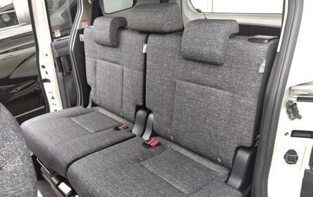 Toyota Sienta, 2023 год, 1 400 060 рублей, 10 фотография