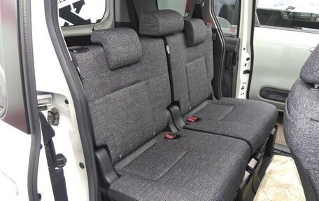 Toyota Sienta, 2023 год, 1 400 060 рублей, 7 фотография