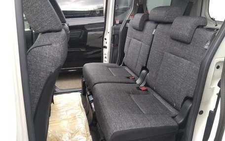 Toyota Sienta, 2023 год, 1 400 060 рублей, 9 фотография