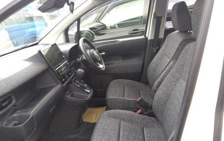 Toyota Sienta, 2023 год, 1 400 060 рублей, 8 фотография