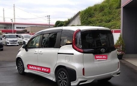 Toyota Sienta, 2023 год, 1 400 060 рублей, 4 фотография