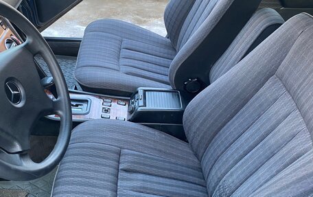Mercedes-Benz W124, 1985 год, 250 000 рублей, 15 фотография