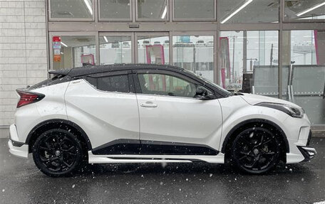 Toyota C-HR I рестайлинг, 2021 год, 1 781 000 рублей, 8 фотография