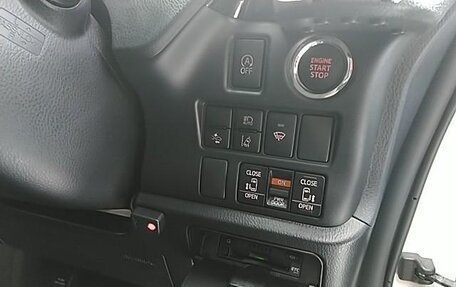 Toyota Voxy III, 2021 год, 1 856 000 рублей, 9 фотография