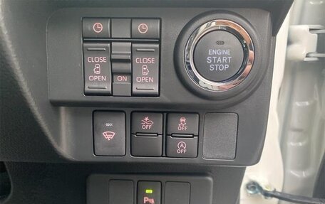 Toyota Roomy I, 2022 год, 963 000 рублей, 9 фотография