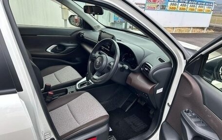Toyota Yaris Cross, 2023 год, 1 350 333 рублей, 13 фотография