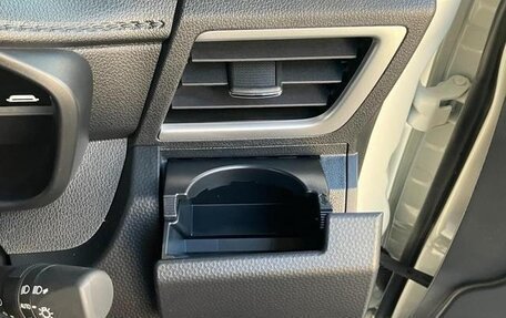 Toyota Roomy I, 2023 год, 925 000 рублей, 23 фотография