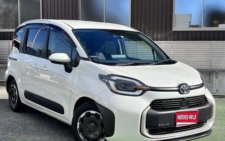 Toyota Sienta, 2023 год, 1 290 000 рублей, 1 фотография