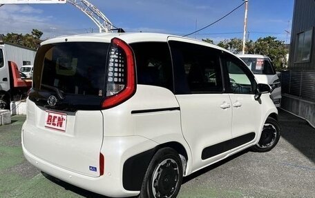 Toyota Sienta, 2023 год, 1 290 000 рублей, 7 фотография