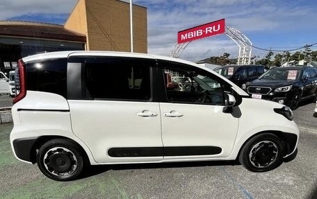 Toyota Sienta, 2023 год, 1 290 000 рублей, 6 фотография