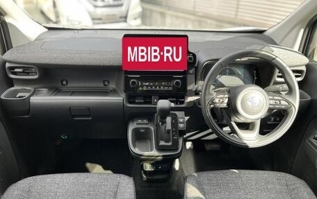 Toyota Sienta, 2023 год, 1 290 000 рублей, 13 фотография