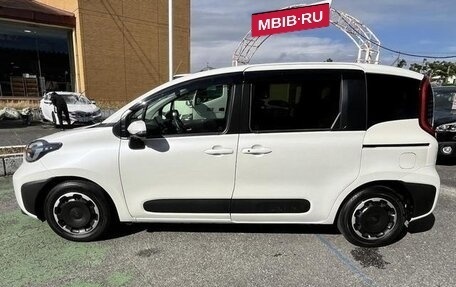 Toyota Sienta, 2023 год, 1 290 000 рублей, 10 фотография