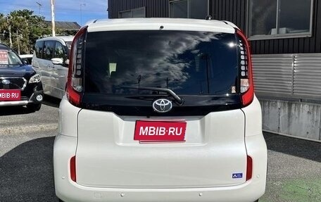 Toyota Sienta, 2023 год, 1 290 000 рублей, 8 фотография