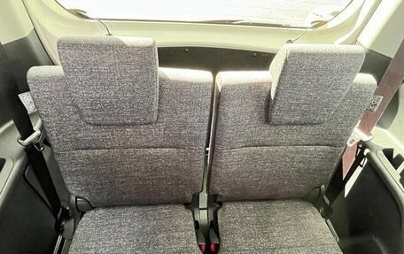 Toyota Sienta, 2023 год, 1 290 000 рублей, 26 фотография