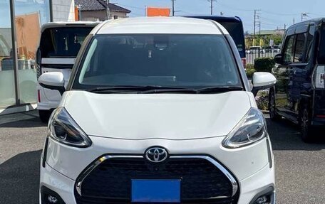 Toyota Sienta II, 2022 год, 1 146 000 рублей, 2 фотография