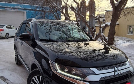 Mitsubishi Outlander III рестайлинг 3, 2019 год, 3 600 000 рублей, 1 фотография