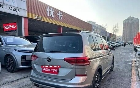 Volkswagen Touran III, 2021 год, 1 670 004 рублей, 3 фотография