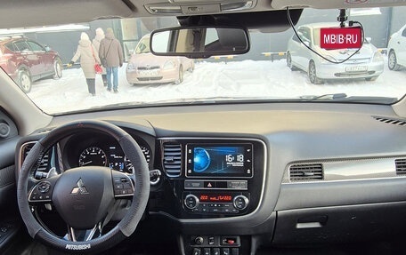 Mitsubishi Outlander III рестайлинг 3, 2019 год, 3 600 000 рублей, 7 фотография