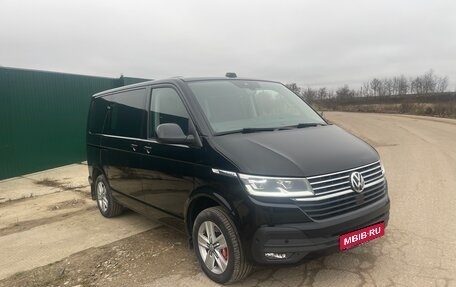 Volkswagen Multivan T6 рестайлинг, 2020 год, 5 000 000 рублей, 1 фотография