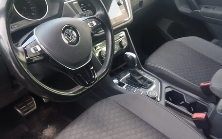 Volkswagen Tiguan II, 2018 год, 2 210 000 рублей, 5 фотография