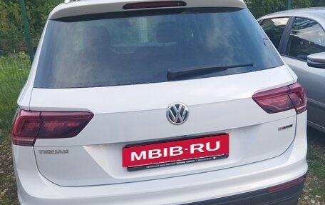 Volkswagen Tiguan II, 2018 год, 2 210 000 рублей, 2 фотография