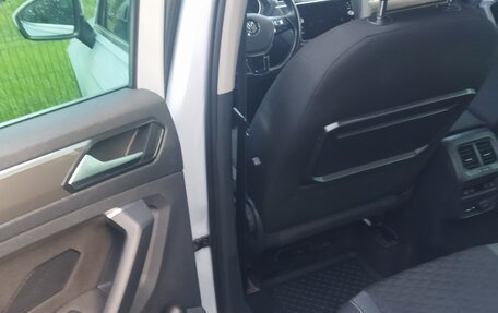 Volkswagen Tiguan II, 2018 год, 2 210 000 рублей, 10 фотография