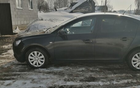 Chevrolet Cruze II, 2011 год, 650 000 рублей, 2 фотография