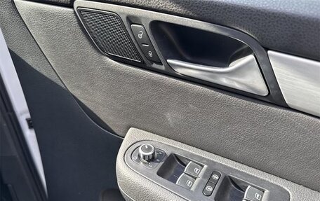 Volkswagen Sharan II, 2015 год, 990 000 рублей, 16 фотография