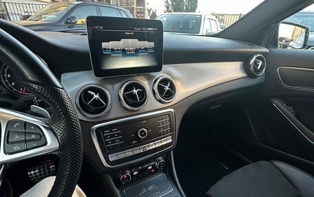 Mercedes-Benz GLA, 2018 год, 3 200 000 рублей, 14 фотография