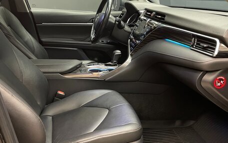 Toyota Camry, 2020 год, 2 900 000 рублей, 10 фотография