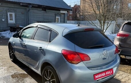 Opel Astra J, 2011 год, 650 000 рублей, 4 фотография