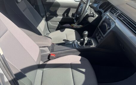 Volkswagen Passat B8 рестайлинг, 2018 год, 1 700 000 рублей, 16 фотография