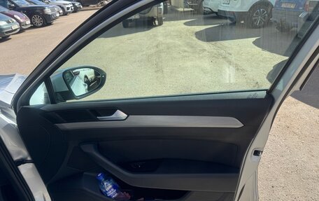 Volkswagen Passat B8 рестайлинг, 2018 год, 1 700 000 рублей, 17 фотография