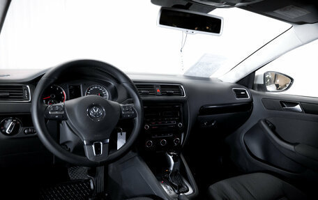 Volkswagen Jetta VI, 2011 год, 950 000 рублей, 13 фотография