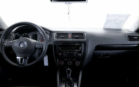 Volkswagen Jetta VI, 2011 год, 950 000 рублей, 14 фотография