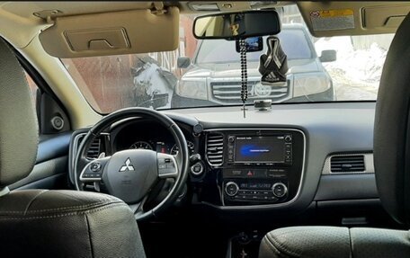 Mitsubishi Outlander III рестайлинг 3, 2012 год, 1 500 000 рублей, 9 фотография