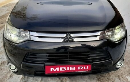 Mitsubishi Outlander III рестайлинг 3, 2012 год, 1 500 000 рублей, 3 фотография