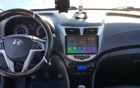 Hyundai Solaris II рестайлинг, 2012 год, 850 000 рублей, 13 фотография