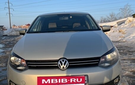 Volkswagen Polo VI (EU Market), 2013 год, 590 000 рублей, 2 фотография