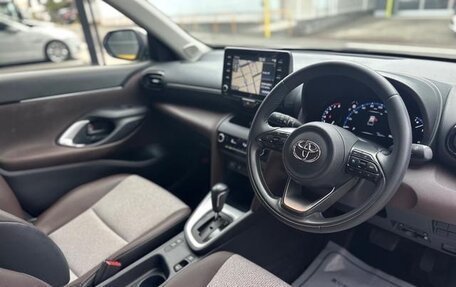 Toyota C-HR I рестайлинг, 2022 год, 1 633 000 рублей, 9 фотография