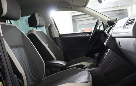 Volkswagen Tiguan II, 2019 год, 2 499 990 рублей, 13 фотография