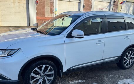 Mitsubishi Outlander III рестайлинг 3, 2016 год, 1 725 000 рублей, 2 фотография