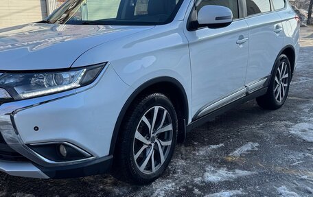 Mitsubishi Outlander III рестайлинг 3, 2016 год, 1 725 000 рублей, 3 фотография